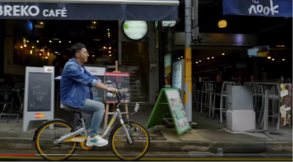 Những góc phố đặc trưng của Đảo quốc hiện lên đầy sôi động trong từng khung hình