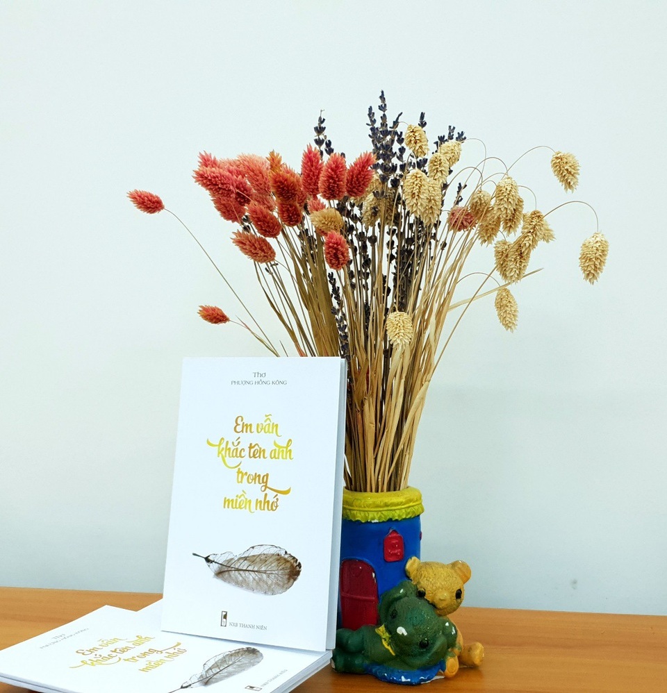 Tập thơ “Em vẫn khắc tên anh trong miền nhớ” dày 60 trang, do Nhà xuất bản Thanh Niên ấn hành tháng 8 năm 2018.
