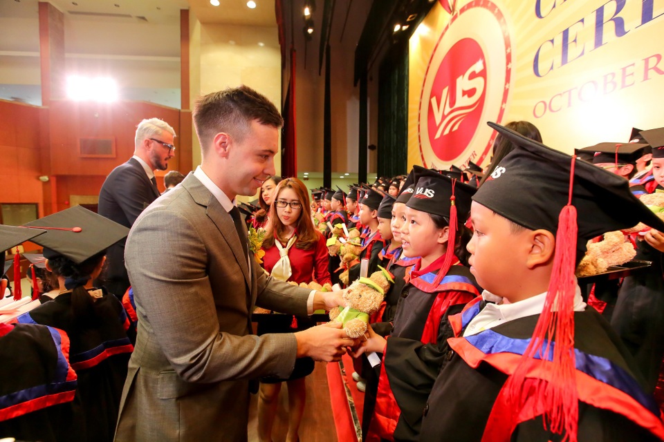 1.849 học viên bước vào cộng đồng tài năng VUS trong tháng 10/2018 - 3 1.849 học viên bước vào cộng đồng tài năng VUS trong tháng 10/2018 - 3