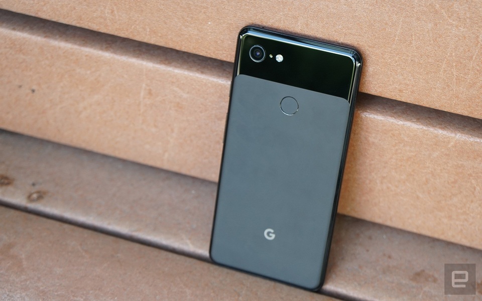 Chưa ra mắt, chiếc smartphone Google Pixel 3 XL đã được bán ra tại Hồng Kông - 11 Tổng thể mặt trước và mặt sau của sản phẩm
