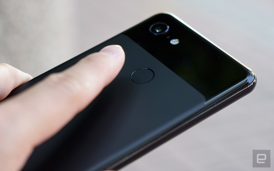 Chưa ra mắt, chiếc smartphone Google Pixel 3 XL đã được bán ra tại Hồng Kông - 8 Mặt sau vẫn chỉ là một camera, thay vì cụm camera kép