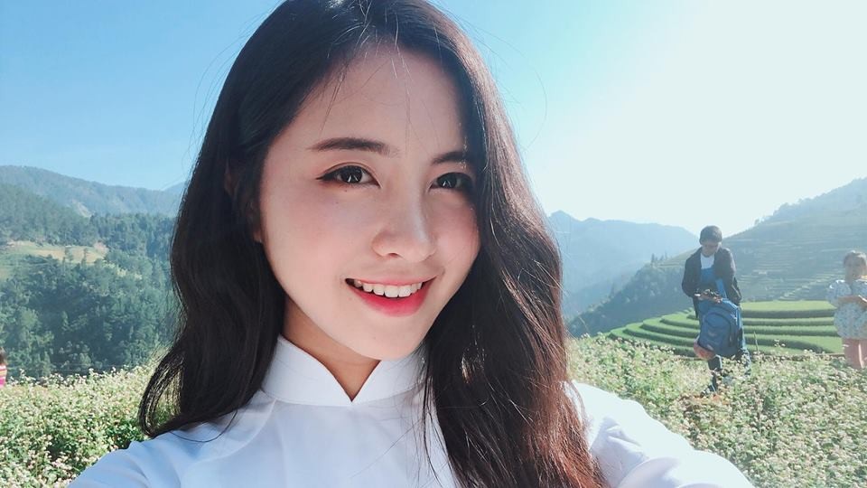 Mới nổi vì diện đồ dân tộc cực xinh, thiếu nữ Yên Bái lại có ảnh thẻ gây "sốt" - 4 Dân mạng tấm tắc khen ngợi Thu Trang có gương mặt khả ái, gây thiện cảm. Cô mặc trang phục truyền thống nào cũng được yêu thích.