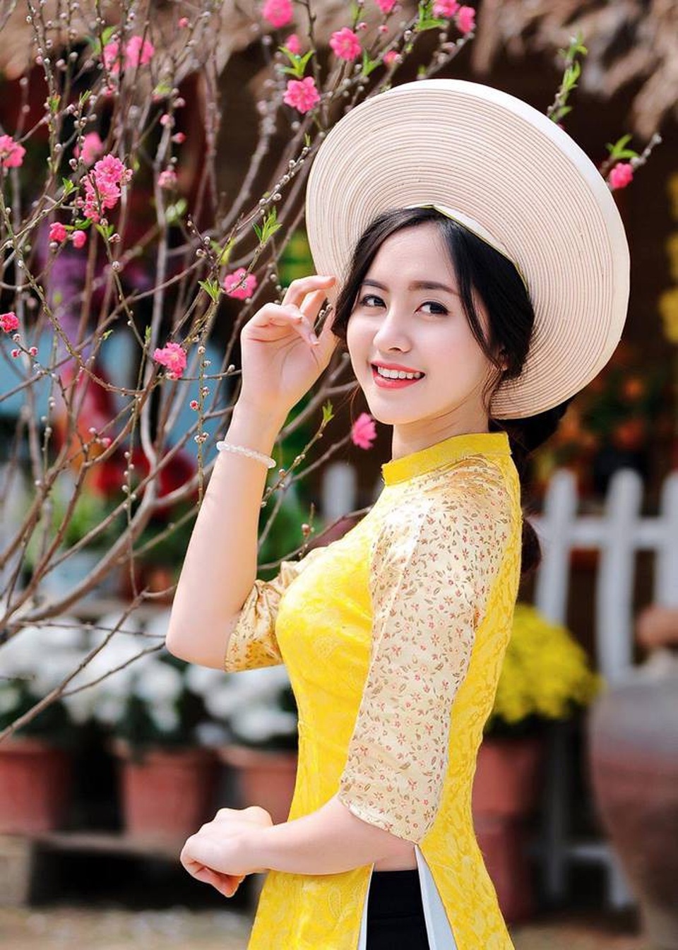 Mới nổi vì diện đồ dân tộc cực xinh, thiếu nữ Yên Bái lại có ảnh thẻ gây "sốt" - 5 Trang cao 1m65. Cô cũng đã từng tham gia một số sân chơi của giới trẻ và lọt vào top100 Miss Teen 2017. Trang làm công việc người mẫu ảnh.