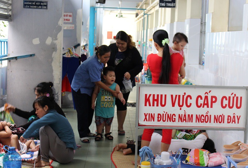 Dịch sởi, tay chân miệng tiếp tục tăng “nóng” - 1 Tuần qua thành phố có thêm 25 trường hợp mới mắc sởi phải nhập viện điều trị