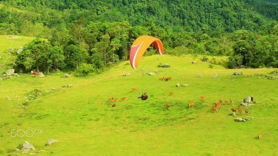 Bất ngờ cao nguyên bí ẩn đẹp mê hồn cách Hà Nội chỉ hơn 100km - Ảnh 2.