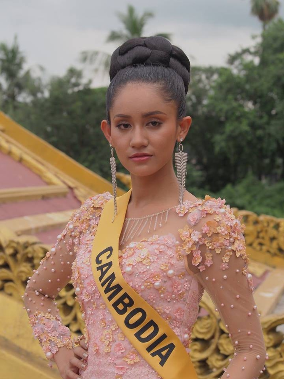 Ngắm nhan sắc của Á hậu Bùi Phương Nga và các thí sinh Hoa hậu hòa bình thế giới 2018 - 7
Hoa hậu Căm-pu-chia