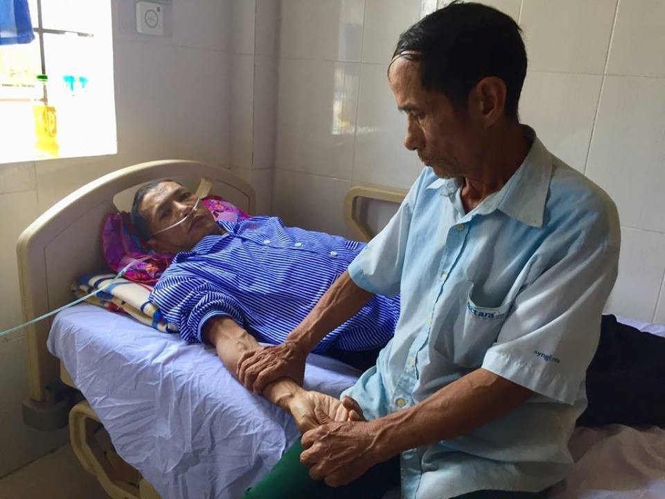 Ánh mắt cầu cứu của người cha có 2 đứa con thập tử nhất sinh - 4 Ánh mắt cầu cứu của người cha có 2 đứa con thập tử nhất sinh - 4
