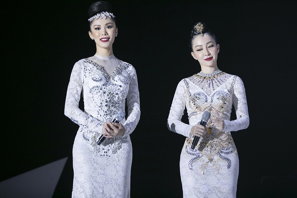 Chia sẻ sau phần biểu diễn, nghệ sĩ Linh Nga và hoa hậu đều dành nhiều lời khen cho nhau sau thời gian ngắn cùng làm việc chung. Linh Nga cho biết, cả hai đã tập luyện rất vất vả trong 3 ngày để có được phần trình diễn ăn ý này. Cô cũng cảm thấy bất ngờ với sự chuyên nghiệp của hoa hậu Nhật.