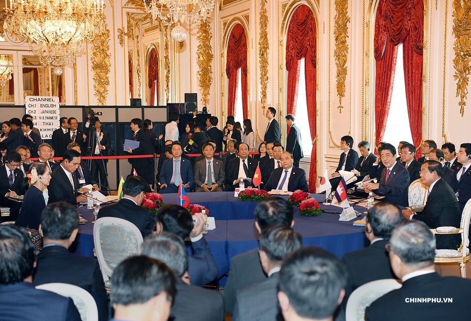 Thủ tướng bày tỏ quan ngại về tình hình Biển Đông tại Hội nghị Mekong - Nhật Bản - 2 Thủ tướng Nguyễn Xuân Phúc và lãnh đạo cấp cao các nước Mekong tại Hội nghị Mekong - Nhật Bản (ảnh: VGP)