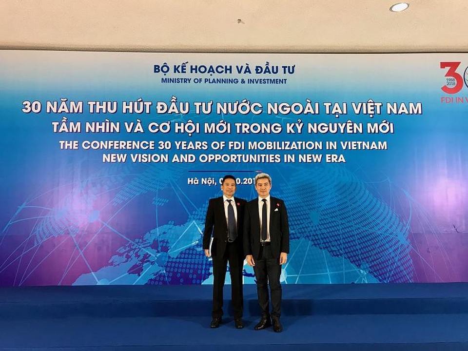 URC – nhà đầu tư Philippines lớn nhất tại Việt Nam - 1 Ông Renato T.Salud – Phó Chủ tịch Cấp cao JG Summit Holdings và ông Laurent Levan – Chủ tịch & TGĐ URC Việt Nam tại hội nghị