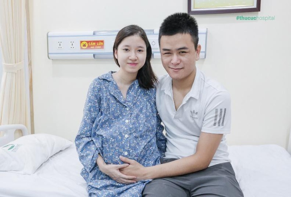 “Hộ tống” mẹ bầu đi đẻ - Đại gia đình “vui như Tết” - 2
Hai vợ chồng trẻ - bỡ ngỡ lần đầu làm “bố mẹ trẻ con”