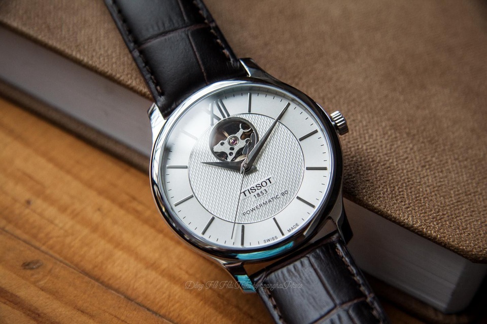 Đồng hồ Tissot Powermatic 80, thời gian trữ cót gấp 2 - 2 Tissot Open Heart Powermatic 80, lộ tim điệu nghệ