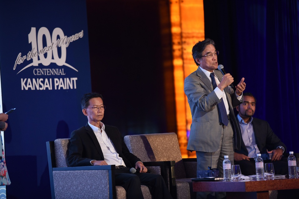 Nhà sản xuất chia sẻ về tính năng của Ales shiquy trong buổi ra mắt sản phẩm tại Malaysia