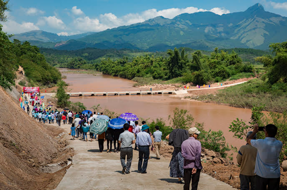 Khánh thành cầu tràn từ đóng góp của học sinh trường Ngôi Sao Hà Nội - 1
Toàn cảnh cầu tràn và một phần sông Kỳ Cùng tại xã Tú Đoạn, huyện Lộc Bình, tỉnh Lạng Sơn