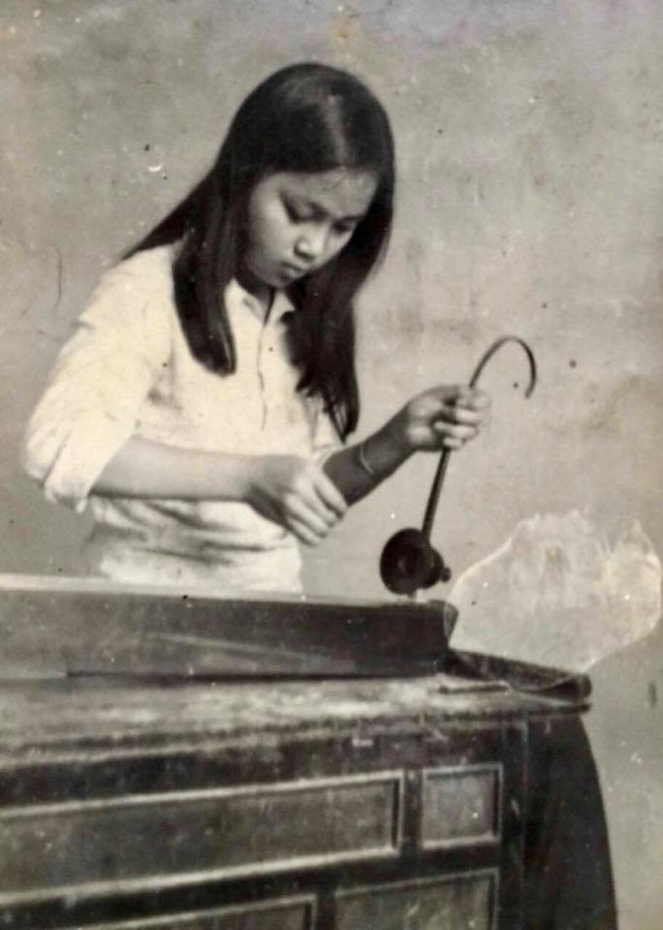 NSND Thái Bảo: “Khiếm khuyết lớn nhất trong cuộc đời tôi là quá ít con” - 2 NSND từng theo học đàn bầu tại trường Âm nhạc Việt Nam nhưng sau đó lại học tiếp thanh nhạc.
