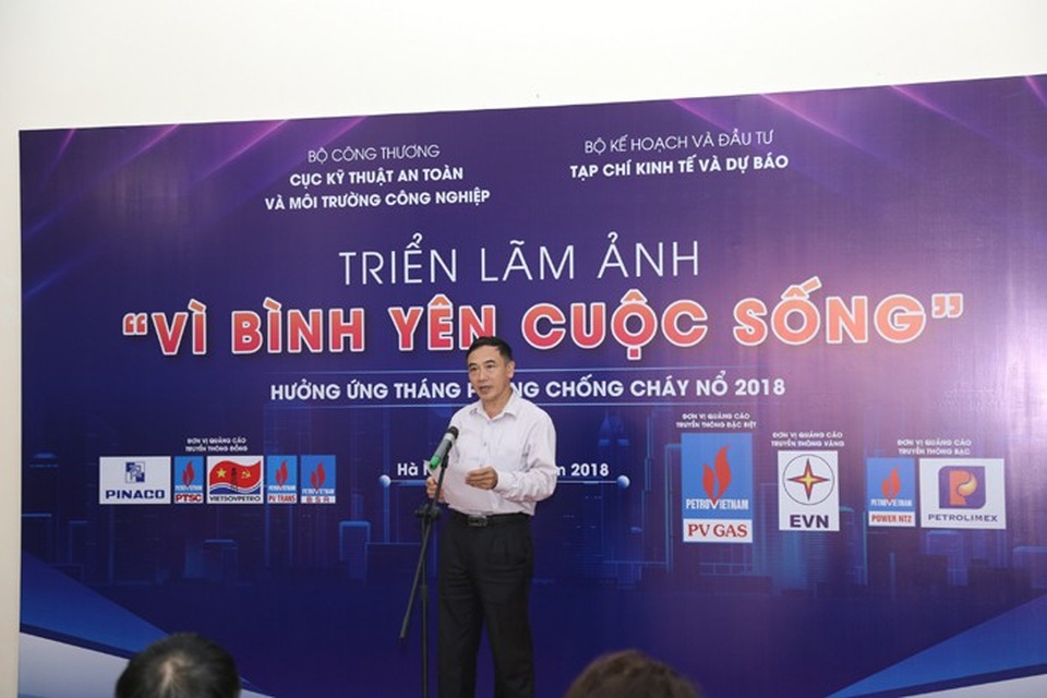 Khai mạc triển lãm ảnh về phòng cháy, chữa cháy và cứu nạn, cứu hộ - 3 PGS, TS Lê Xuân Đình tại buổi Khai mạc