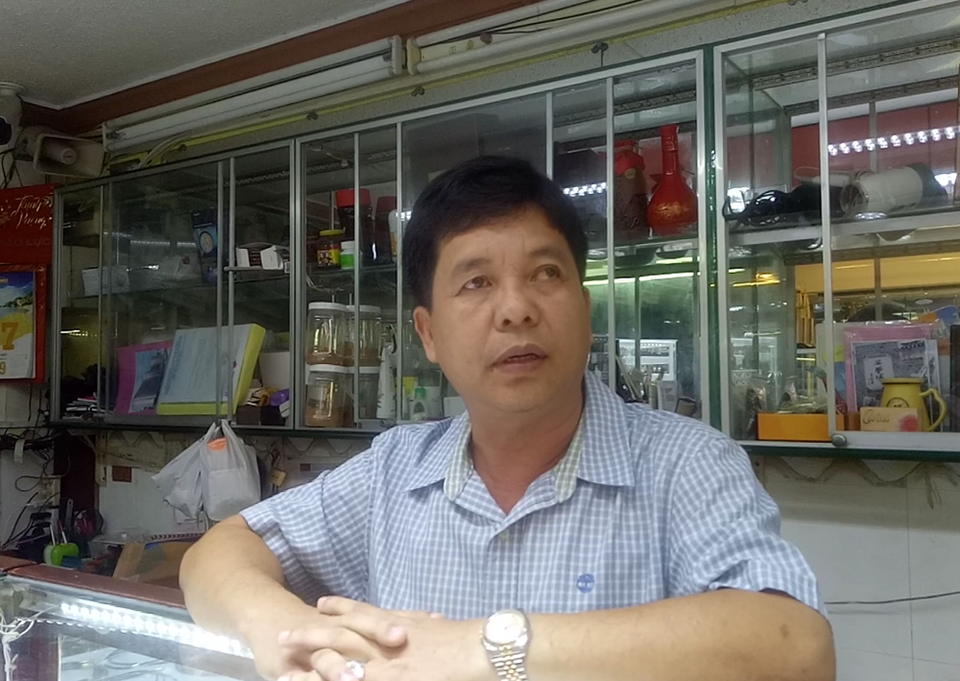Vụ đổi 100 USD bị phạt 90 triệu đồng: Chủ tiệm vàng làm đơn khiếu nại - 1
Ông Lê Hồng Lực - chủ tiệm vàng Thảo Lực