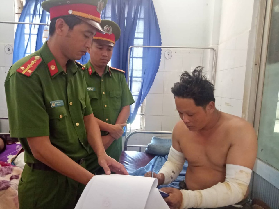 Vụ cháy cửa hàng hoa khiến 2 thiếu nữ tử vong: Bắt giữ 1 đối tượng - 1 Đối tượng Thụ đang điều trị tại bệnh viện do bị bỏng 30% cơ thể sau khi phóng hỏa đốt cửa hàng hoa