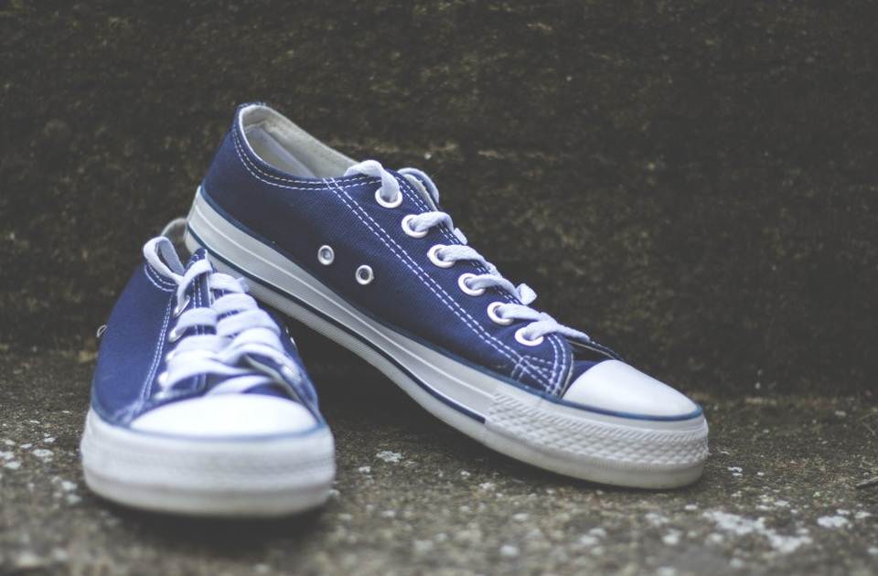 Theo bạn, nút khuy cài trên vai áo để làm gì? - 5 Theo bạn, nút khuy cài trên vai áo để làm gì? - 5