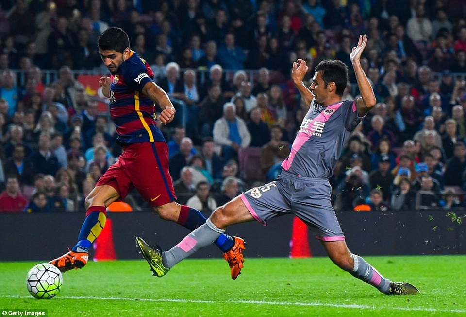 Hậu Siêu kinh điển, Barcelona tiếp mạch thăng hoa ở La Liga? - 3
Hàng thủ Vallecano chắc chắn phải dè chừng Luis Suarez