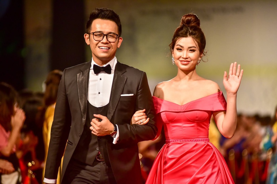 Á hậu Diễm Trang và MC Đức Bảo.