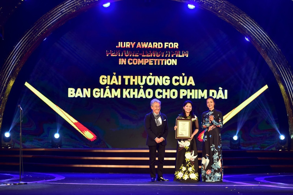 “Buồng tối” của Iran đoạt giải phim xuất sắc nhất LHP Quốc tế Hà Nội V - 9 “Buồng tối” của Iran đoạt giải phim xuất sắc nhất LHP Quốc tế Hà Nội V - 9