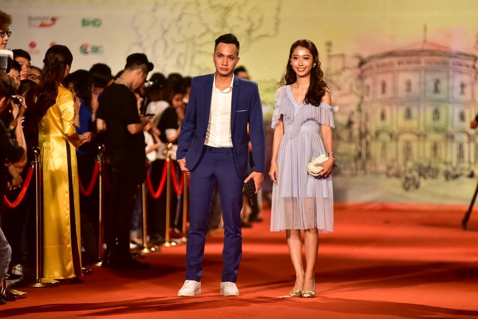 
Các nữ khách mời đều lộng lẫy và gợi cảm khi xuất hiện trên thảm đỏ.
