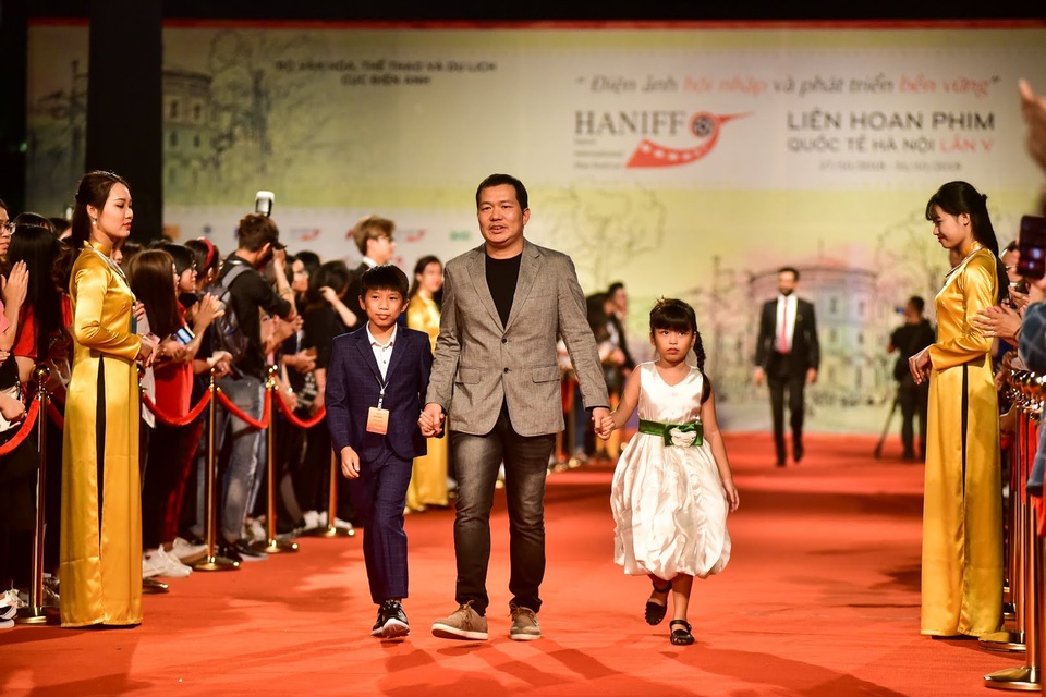 Đạo diễn Lương Đình Dũng - cha đẻ phim Cha cõng con.