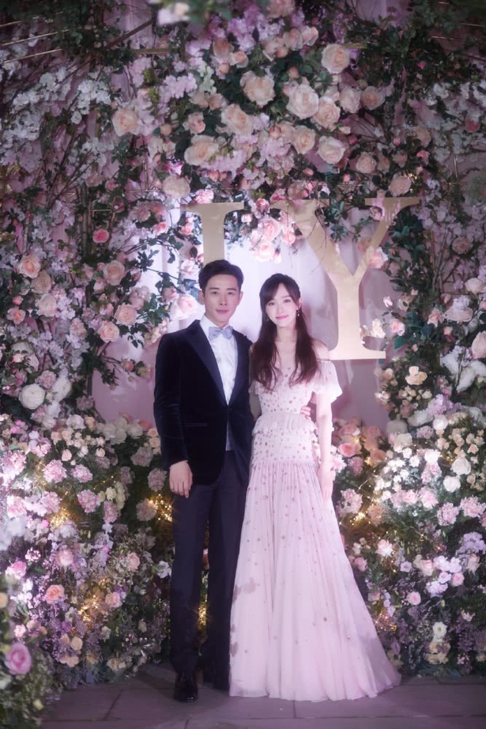 
Đường Yên từng có một mối tình ồn ào với nam diễn viên Đài Loan - Khưu Trạch, một người đàn ông đào hoa. Cô quyết định chia tay Khưu Trạch vì không chịu được bản tính lăng nhăng của bạn trai cũ và sức ép của dư luận. Sau khi chia tay Khưu Trạch, Đường Yên từng mất niềm tin vào tình yêu nhưng chính tấm chân tình của La Tấn, cô đã vui vẻ và mở lòng trở lại.
