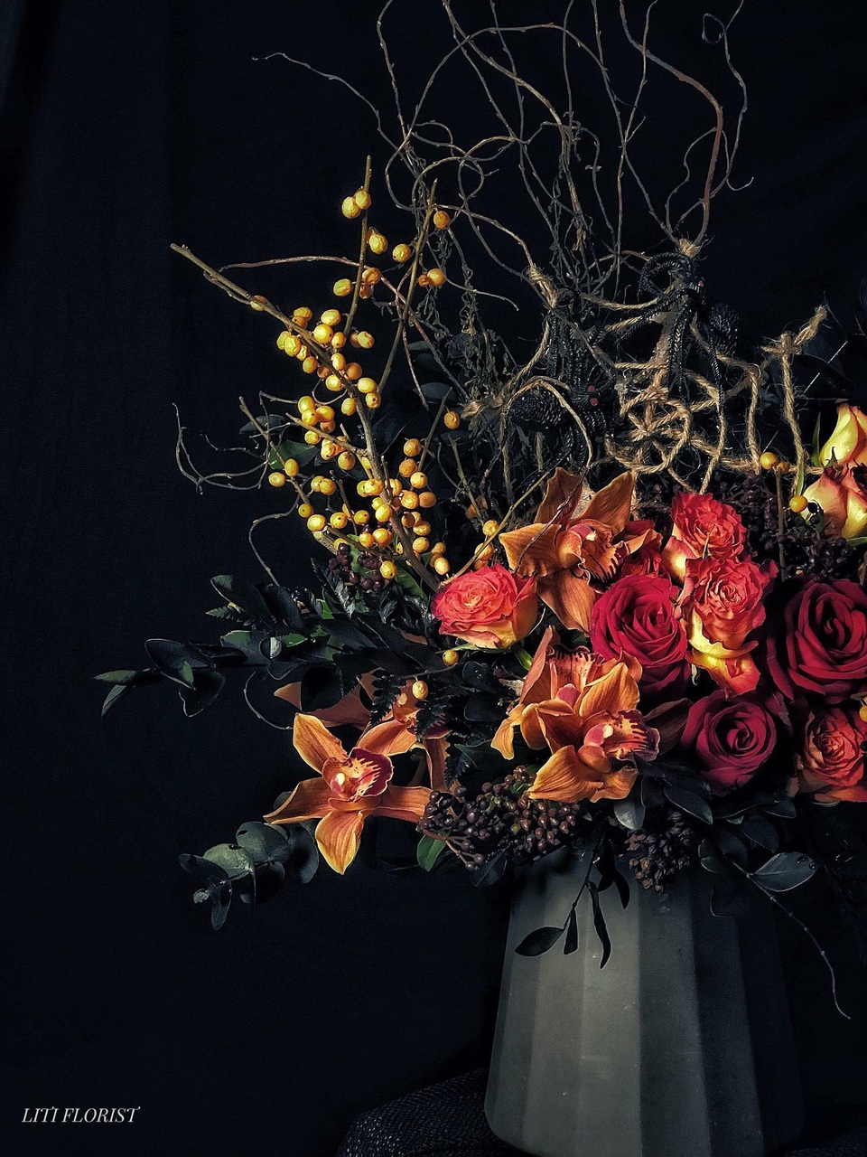 Gần 20 triệu đồng lẵng hoa Halloween, giật mình vì xót chứ không vì sợ ma - 8 Thiết kế kiểu mạng nhện