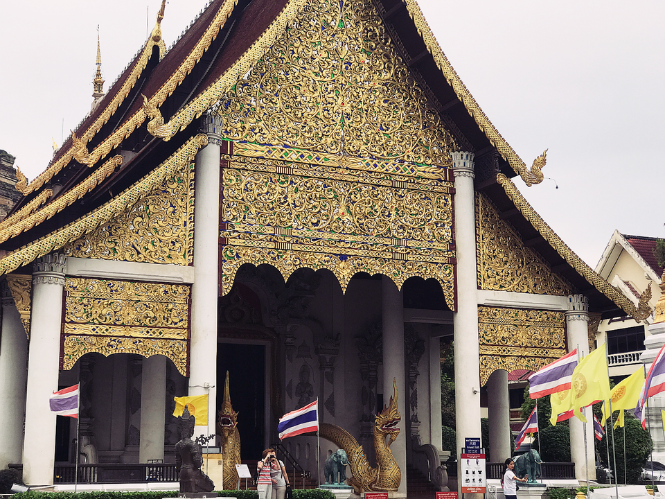 Ba ngôi chùa nổi tiếng ở Chiang Mai - Chiang Rai - 11
Ngôi chùa được xây dựng vào năm 1391 dưới triều vua Sean Muang Ma và đến năm 1471 thì ngôi chùa này mới được hoàn thành bởi tranh chấp và chiến tranh giữa các vị vua