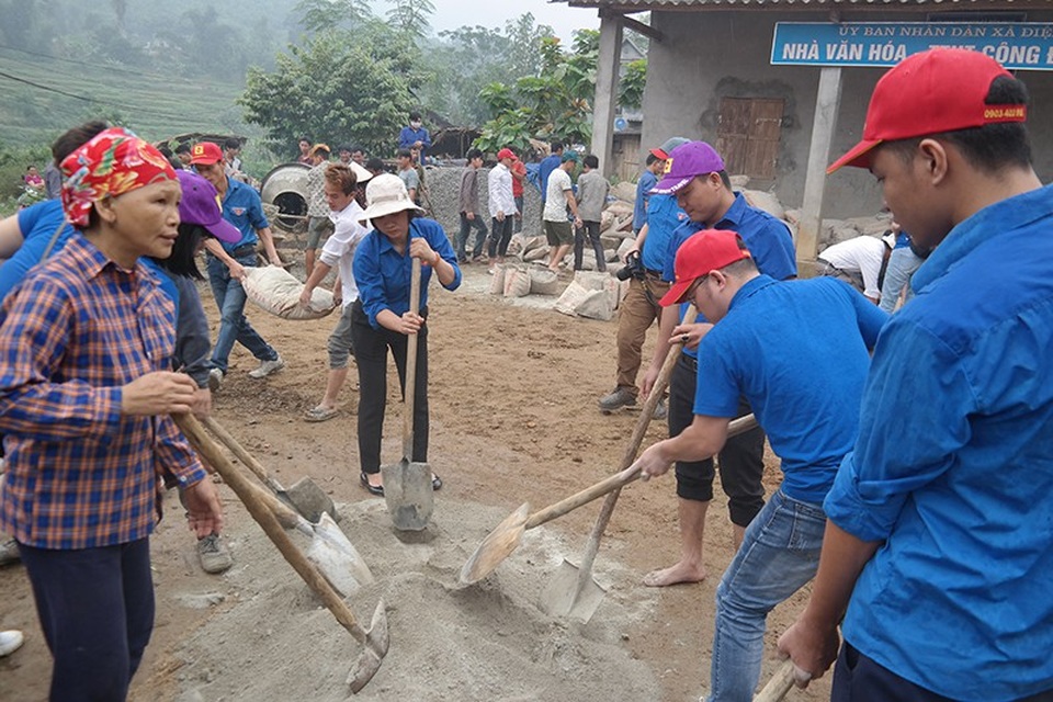 Những hình ảnh ấn tượng về "Tuổi trẻ sáng tạo chung sức xây dựng nông thôn mới" - 8 Giải Khuyến khích: Cho sân nhà văn hóa thôn sạch đẹp - Nguyễn Đình Thuận