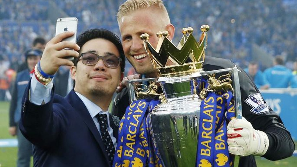 Chân dung “thiếu gia” sẽ thay tỷ phú Thái Lan làm chủ CLB Leicester City - 1
Thiếu gia Aiyawatt Srivaddhanaprabha là người trực tiếp điều hành CLB Leicester City và rất được các cầu thủ quý mến