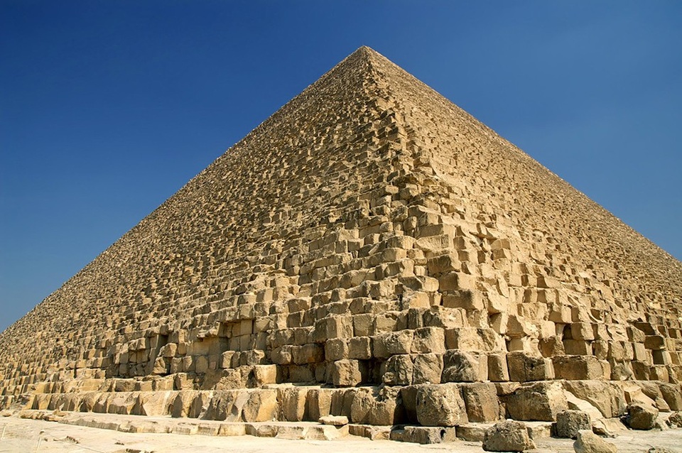Đã tìm ra cách vận chuyển đá xây Đại kim tự tháp Giza của người Ai Cập? - 2 Làm thế nào để người Ai Cập cổ có thể vận chuyển các khối đá lớn lên hàng chục mét vẫn là một thách thức với loài người ở thế giới hiện đại.