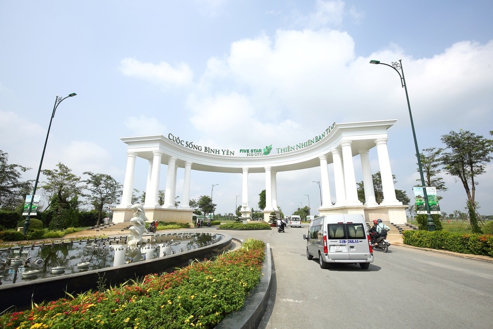 “Cháy hàng” đợt 1, Five Star Eco City chuẩn bị mở bán đợt 2 - 2 Cổng vào Khu đô thị sinh thái năm sao - Five Star Eco City