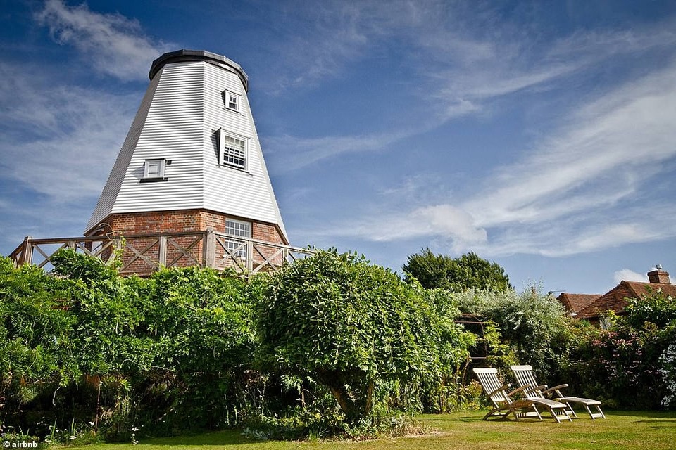 Old Smock Mill là nơi lý tưởng cho các cặp đôi tìm kiếm không gian yên tĩnh và lãng mạn.