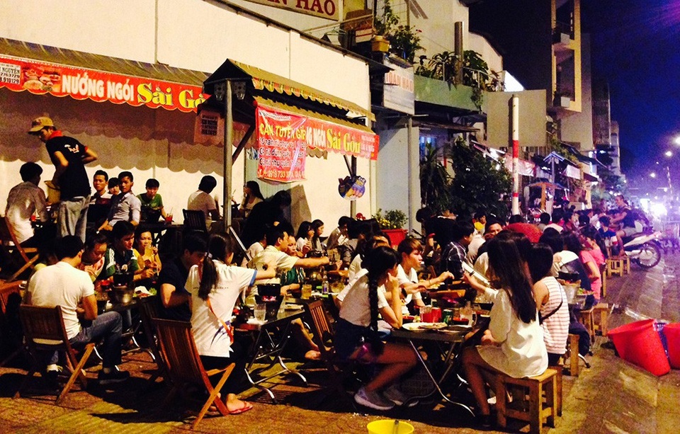 35% chi phí của hàng tháng của người Việt là dành cho ăn uống (ảnh minh hoạ: Trung Kiên)