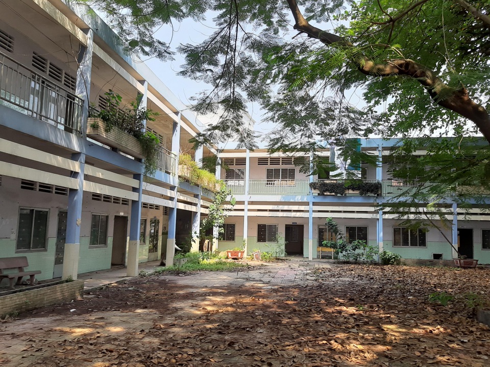 TPHCM: Học sinh thiếu lớp, trường bỏ hoang - 1 TPHCM: Học sinh thiếu lớp, trường bỏ hoang - 1