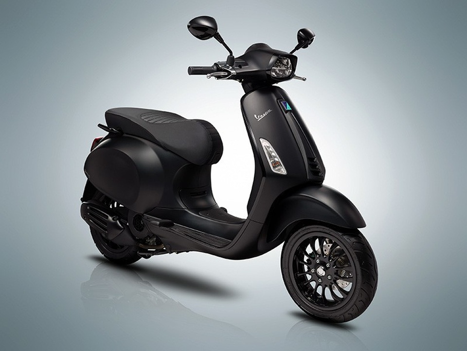 Piaggio Việt Nam làm mới Vespa Sprint và GTS - 2 
Mẫu Sprint Notte 125 mới