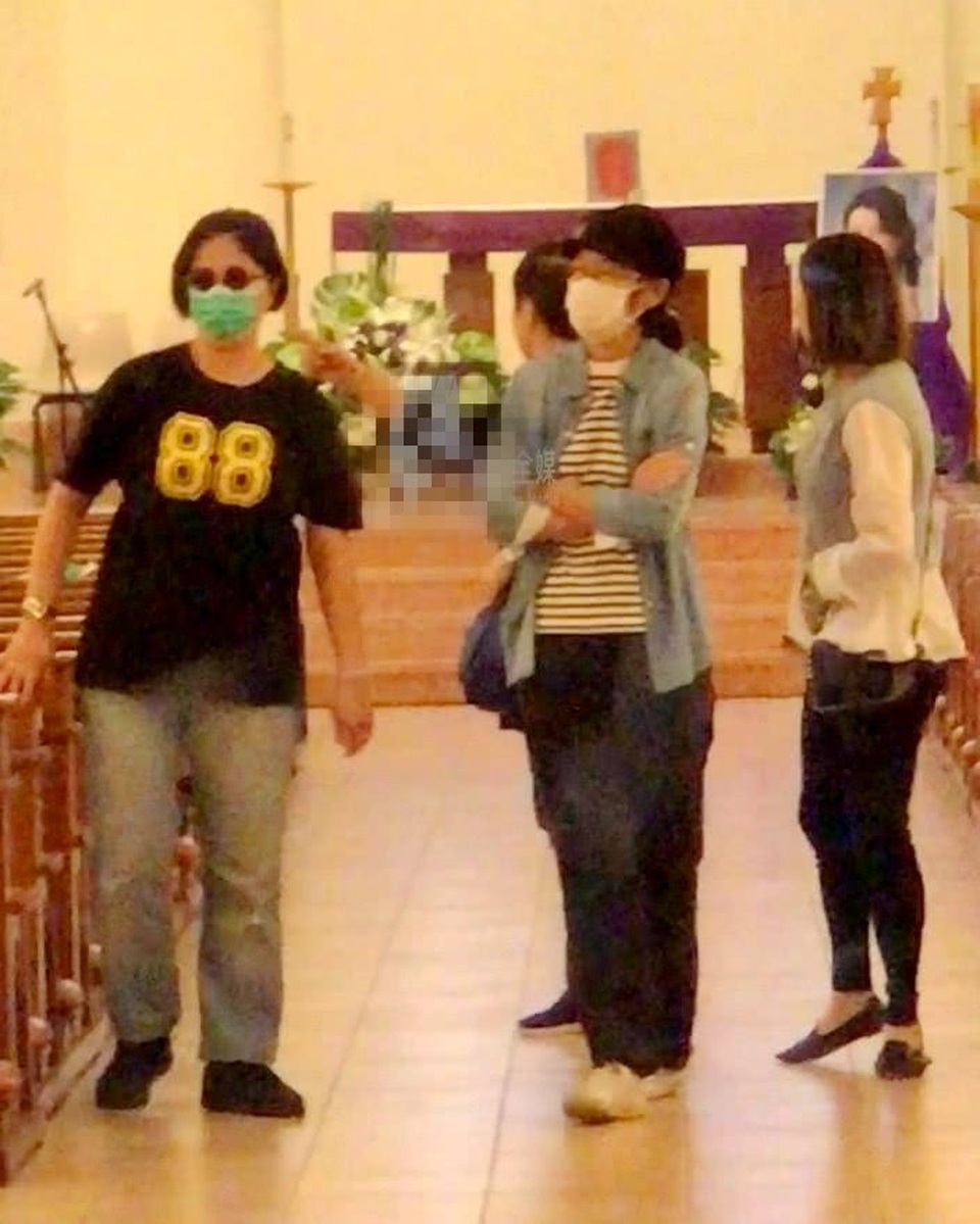 Tang lễ buồn của mỹ nhân có số phận bi thương Lam Khiết Anh - 8
Lam Khiết Anh từng là một trong những mỹ nhân của làng giải trí Hồng Kong. Bà phát điên sau nhiều biến cố trong cuộc đời, trong đó một nguyên nhân từng được bà tiết lộ chính là việc Lam Khiết Anh bị cưỡng hiếp. Sự cố này đã khiến bà mất niềm tin vào cuộc sống và những người xung quanh.
