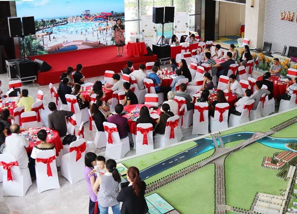 Xuất hiện 7 “điểm nghẽn", thị trường bất động sản đối diện nhiều bất ổn? - 1 Thị trường bất động sản TPHCM đang gặp phải 7 “điểm nghẽn” chính khiến việc kinh doanh của các doanh nghiệp gặp nhiều trở ngại.