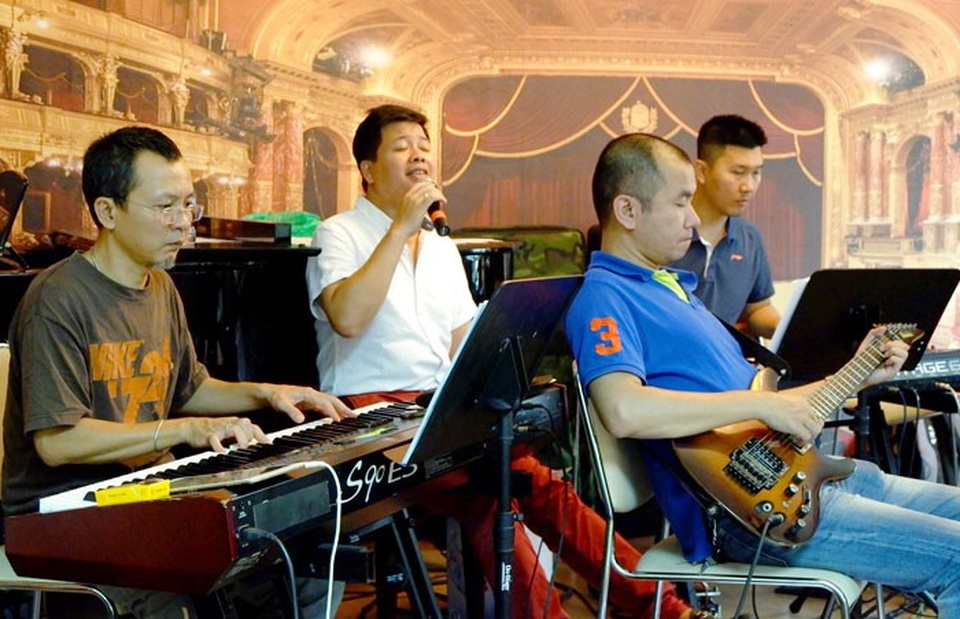 NSND Quang Thọ "tái ngộ" cố NSND Lê Dung trong đêm nhạc 50 năm ca hát - 4 .... Đăng Dương góp mặt trong đêm nhạc của NSND Quang Thọ.