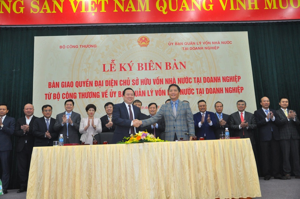 6 "ông lớn" thuộc Bộ Công Thương được bàn giao về "Siêu ủy ban" - 1
p.p1 {margin: 0.0px 0.0px 13.0px 0.0px; font: 13.0px Helvetica}
p.p2 {margin: 0.0px 0.0px 13.0px 0.0px; font: 13.0px Helvetica; min-height: 16.0px}