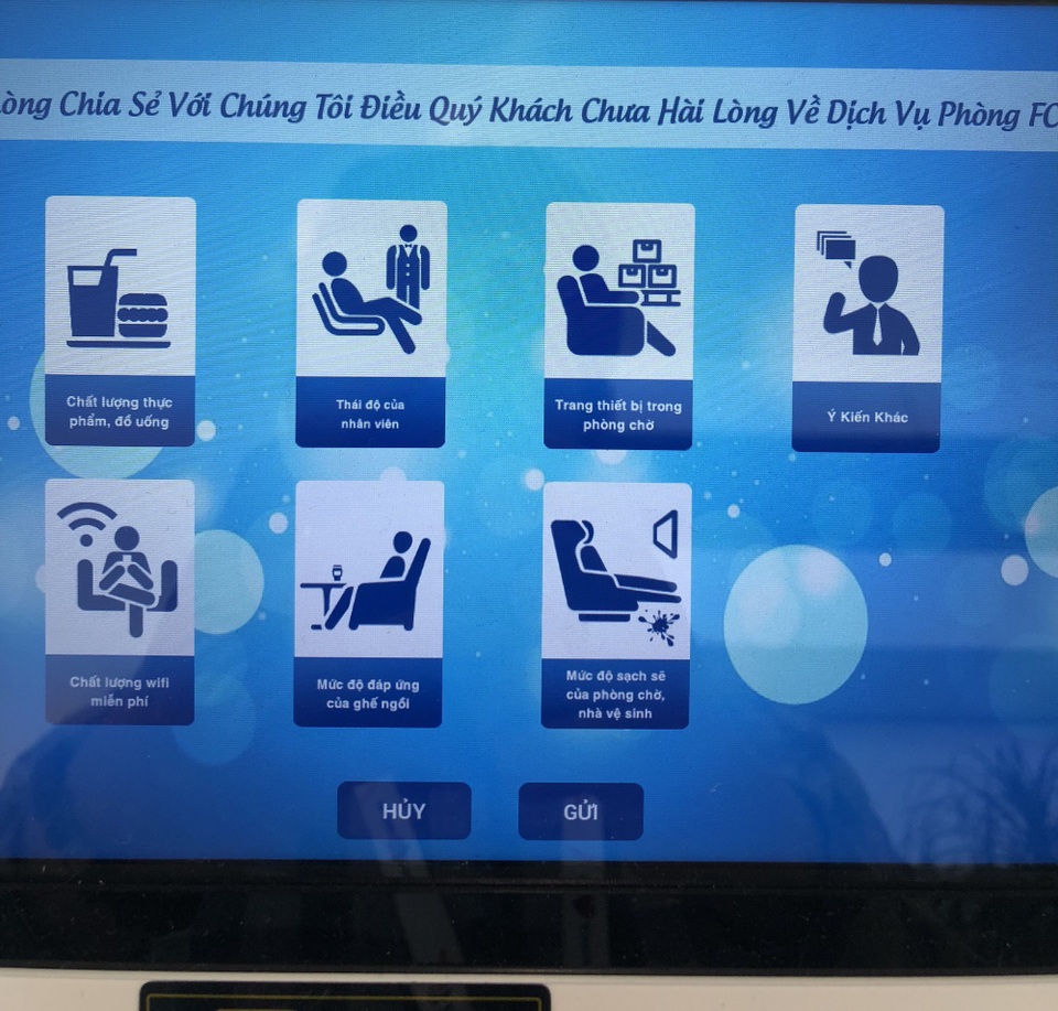 Hành khách “chấm điểm” sân bay Nội Bài qua máy tính bảng tại chỗ - 3 Các tiêu chí để hành khách chấm điểm về sân bay