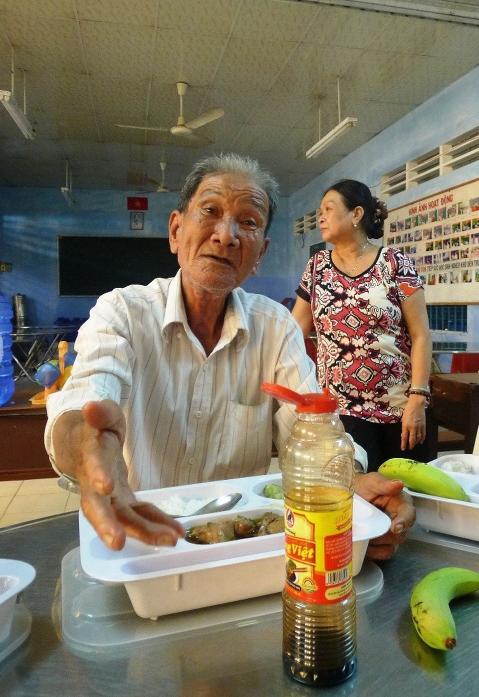 Nạn giật vé số - Nỗi ám ảnh của những người bán vé nghèo - 4
Nỗi ám ảnh của những người bán vé nghèo khổ.