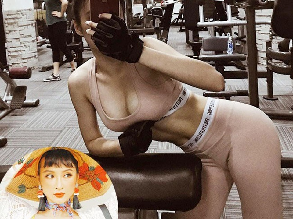Rãnh bụng sâu hun hút của chị em Việt khiến đàn ông "mê mệt" - 15
Ở tư thế chụp ảnh này, rãnh bụng của Angela Phương Trinh trông khá rõ rệt.