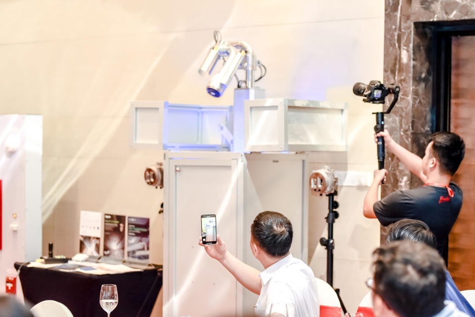 Tham vọng cải tiến độ an toàn các cao ốc của công ty công nghệ Việt - 2 Cận cảnh giải pháp chữa cháy bên ngoài tòa nhà tự động bằng cánh tay rô bốt Spraysafe