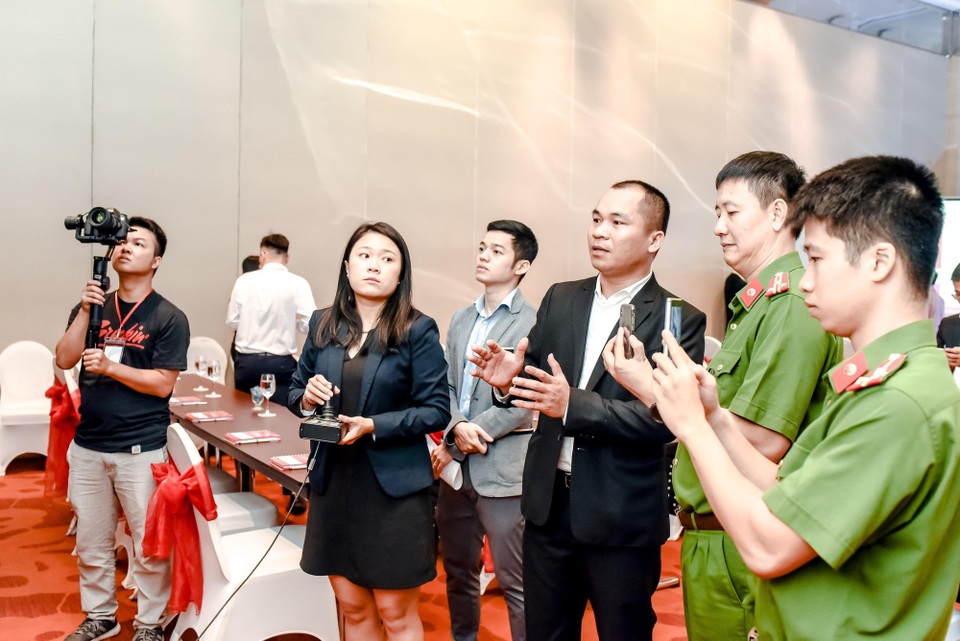 Tham vọng cải tiến độ an toàn các cao ốc của công ty công nghệ Việt - 3 Các khách mời thử nghiệm Spraysafe