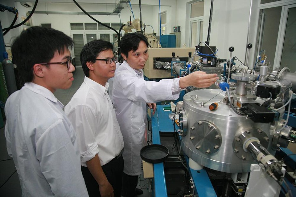 US News xếp hạng lĩnh vực Vật lý của ĐH Quốc gia Hà Nội đứng thứ 502 toàn cầu - 1
Phòng thí nghiệm Vật lý của ĐH Quốc gia Hà Nội