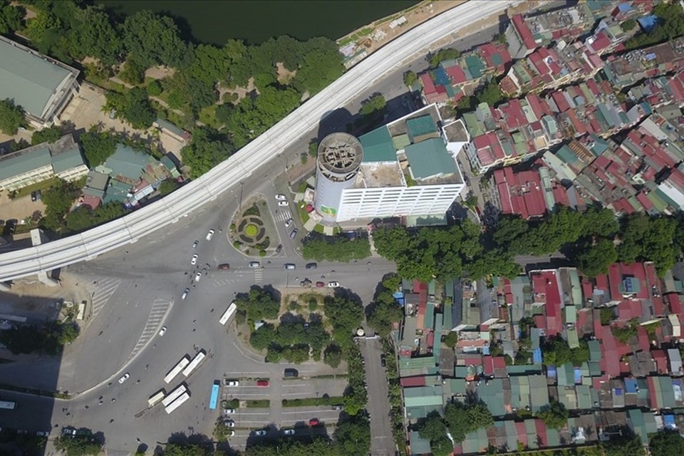 Cái giá của một Hà Nội nhồi nhét, băm nát - 1
Mỗi mét dài tuyến đường Hoàng Cầu - Voi Phục có tổng chi phí là hơn 3,1 tỉ đồng.